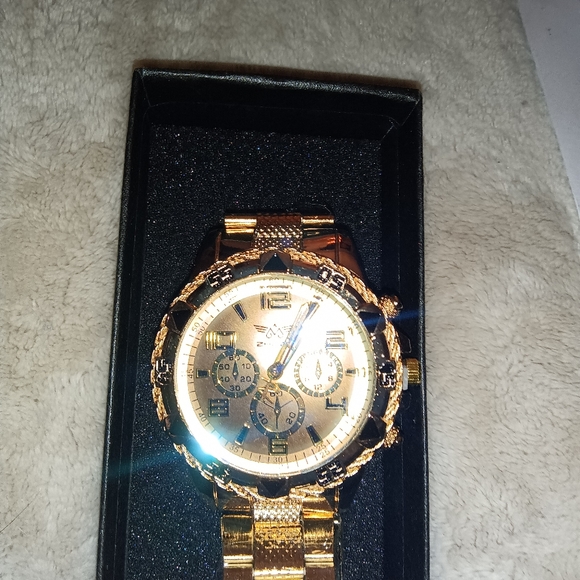 Watch - Picture 2 of 9